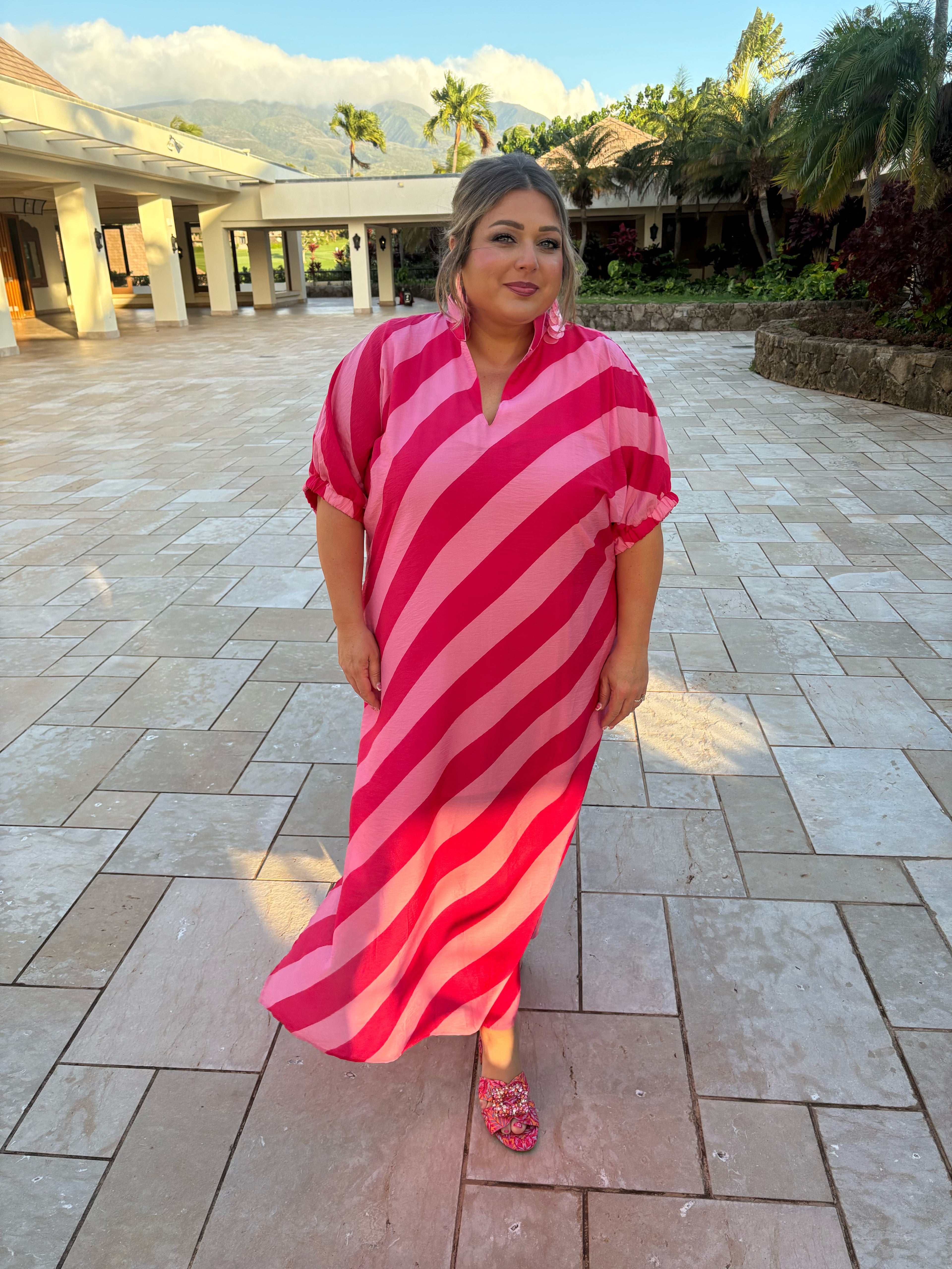 Curvy pink striped dress